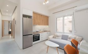 New Center Apartment Near Metro